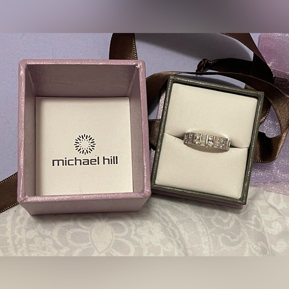 ❤️SOLD❤️ MICHAEL HILL 10ct White Gold with 1ct Diamond Baguette Ring - Picture 5 of 6